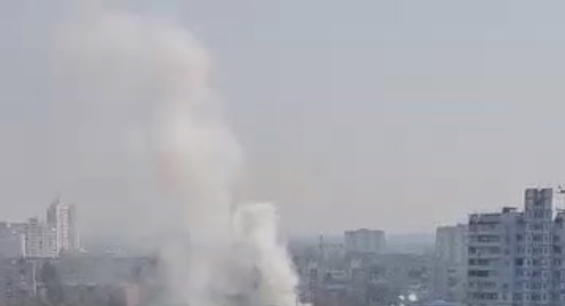 Жителі Києва задихаються від диму і смогу: причини НП і як уникнути отруєння